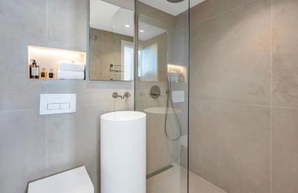 VACATION MARBELLA I Villa Ava, Private Heated Pool, Rooftop Hot Tub, Sauna, Luxury Interior, Golf and Sea Nearby - Foto 51