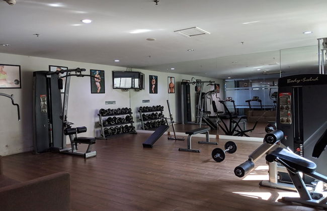 Classic Modern Studio Room Apartment at The Square Surabaya - Photo 13