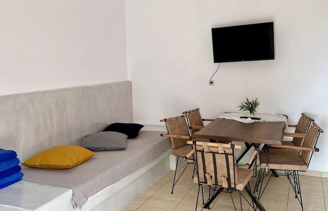 Birds Villa Apartments with Heated Pool - Including Car and Breakfast - Photo 36