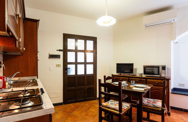 Apartment in Diano Castello with swimming pool and terrace - Photo 4