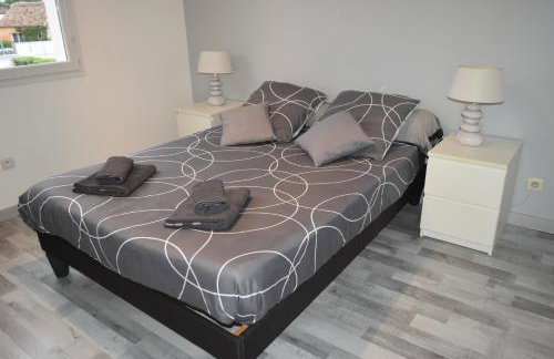 villa classée 4 étoiles avec piscine et boulodrome - Photo 26