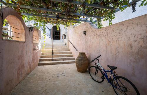 Captain's Hyatt - Photo 41