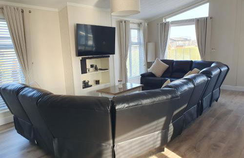 Routh 2-Bed Luxury Lodge Hot Tub & Lake View - Foto 21