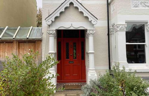 Spacious and light West London basement flat - Foto 1