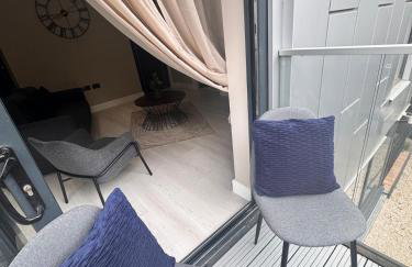 #23 Lux stylish 2 bed 2 bath with balcony NEC n12 - Sleeps 4 - "Perfect for contractors and Families - Free Parking" - Foto 17