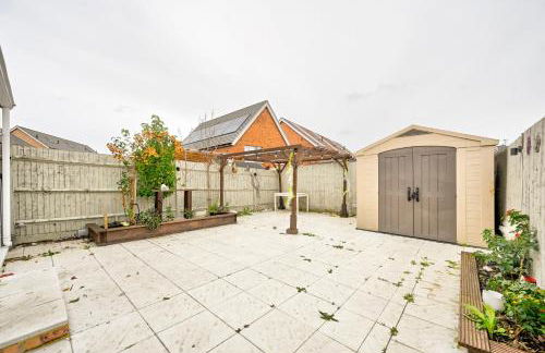 Swan's Place - Large 4bed home, Sleeps 9, Parking x2 & Games room - Foto 70