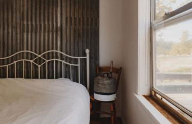 Secluded rustic 2-bedroom cabin on nature retreat - Photo 21