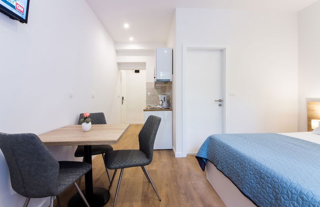 Lugo Apartments - Photo 7