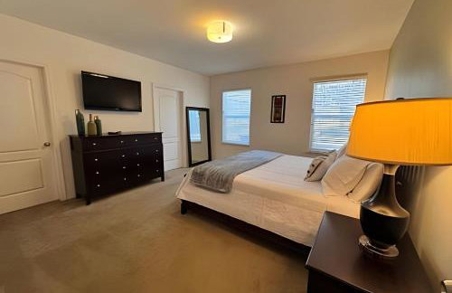 New to Market Spacious Private Pool Retreat - Foto 1