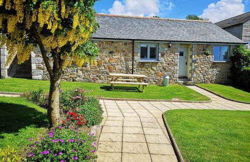 Maple Barn - Photo 1