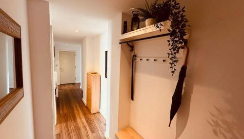 Stylish 2 bed 2 bath apt in Wembley - Foto 3