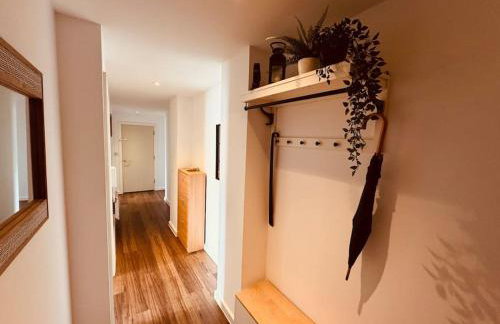 Stylish 2 bed 2 bath apt in Wembley - Foto 3