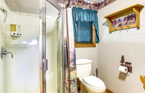 Just a Cast Away Cassville Cabin with Covered Deck - Foto 17