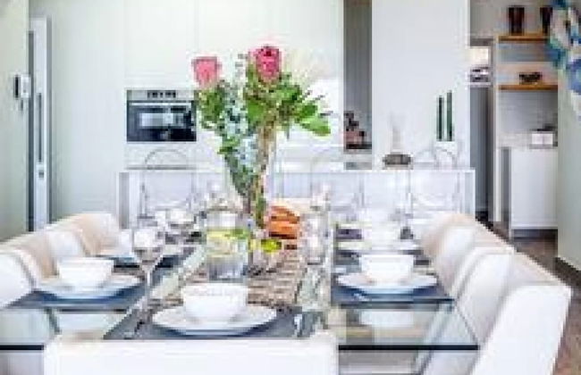 Camps Bay Holiday Apartment in Secure Complex With Private Pool and Parking Houghton Views - Foto 6