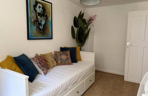 2 Bedroom Flat by Haggerston Station - Foto 1