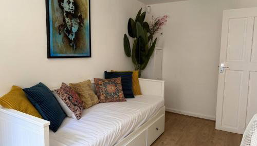 2 Bedroom Flat by Haggerston Station - Foto 1