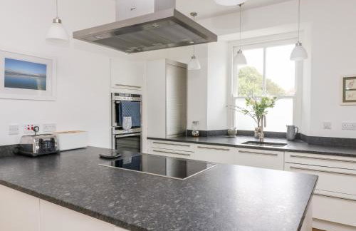 The Upper Deck - Photo 9