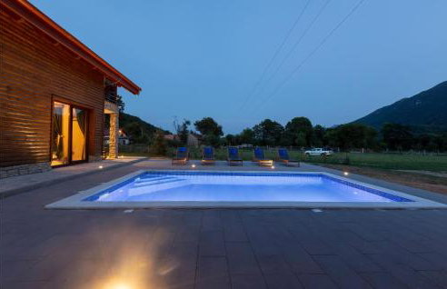 Luxurious Home In Brusane With Sauna - Photo 14