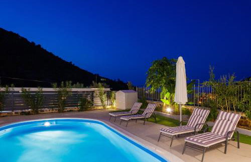 Modern family villa Basilicata Salmostro in Bali w/ Pool & BBQ Area - Foto 42