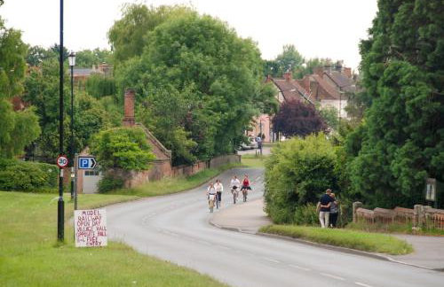 Spadgers, a flax workers cottage next to fields in a Medieval Village - Foto 32