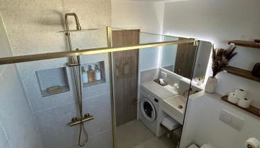 Entire Cozy Studio Walk to La Défense Arena - Foto 2, Shower