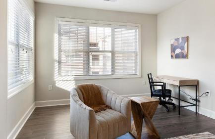 Landing Stylish 3BD Clubhouse Gym - Photo 4