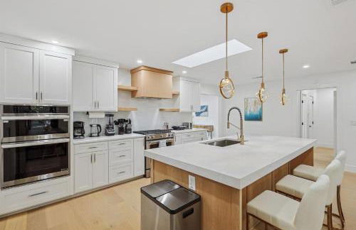 3-BD 3-BA Bungalow ft Backyard w Deck & Firepit - Foto 16