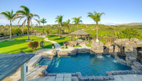 Expansive Riverside Mansion! Luxe, Family Friendly - Foto 2