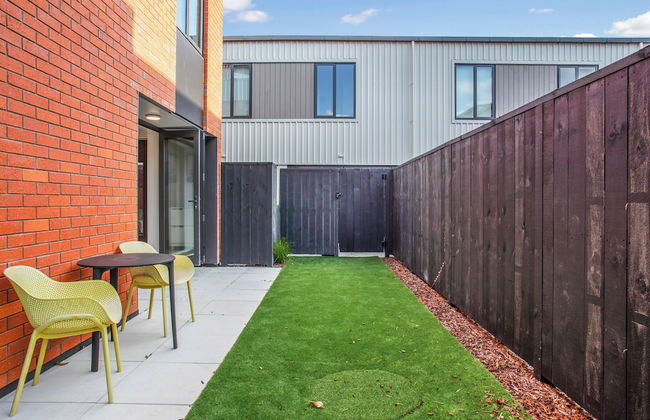 Urban Vogue Escape with Parking- Air-con - Photo 32