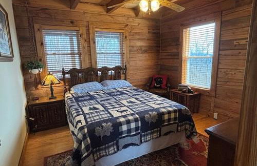 Charming Cabin with Incredible Mountain Views - Foto 21