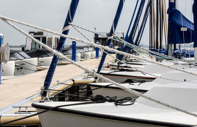Modern Houseboat With View of the Lake - Foto 36
