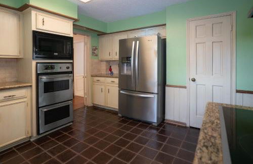 Spacious and quiet 4 bed 3 and a half bath home away from home in Katy Texas - Foto 11