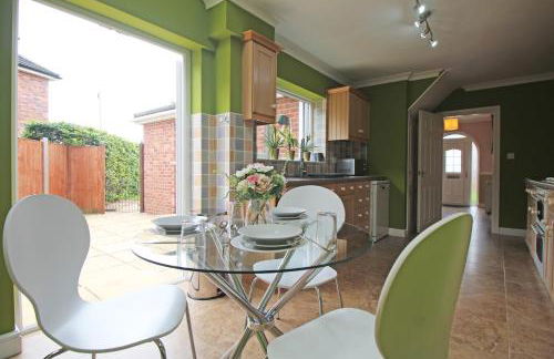 Queens Road - Luxury Spacious Home in Chester - Photo 38