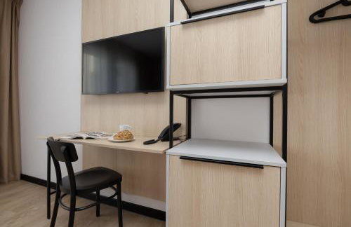 Bright Apartments with Air Conditioning, close to the Metro Station and PGE National by Noclegi Renters - Foto 31