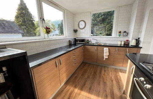 A Spacious Flat with Character - Private Car Space - Foto 38