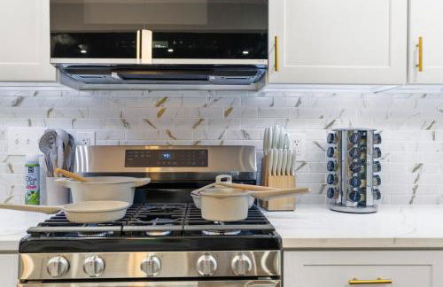 Elegant 5BR Home Sleeps 14 Minutes from DC - Russell - Foto 3