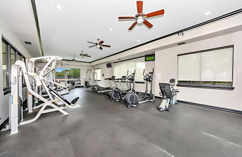 Central 1BR Retreat by Hospital and tollway - Photo 11
