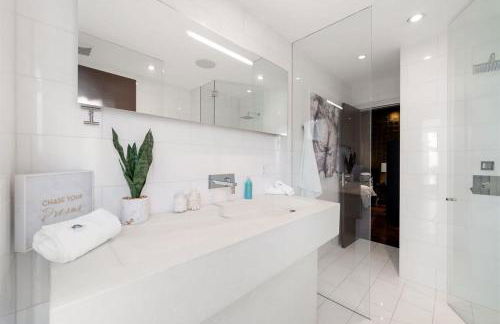 5BR 5BA Architectural Estate-Theatre Gym Rooftop - Foto 18