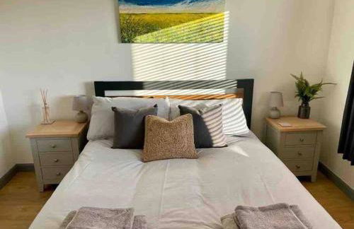 Modern Coastal 2 Bedroom Home to Relax and Unwind - Foto 29