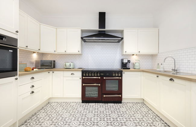 JOIVY Aurora House - 4 Bed With Hot Tub And Sea View - Foto 18