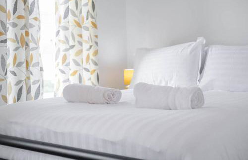 Charming House with Free Parking - Photo 48