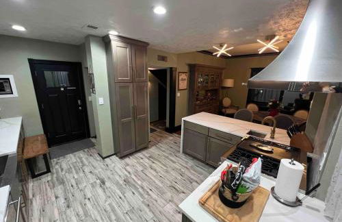 4 BR Luxurious-Gem Mansion in Heart of Denver - Foto 50