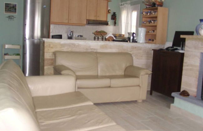 Feels Like Your Home at Ermioni - Photo 15