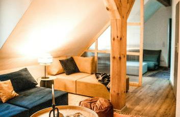 Designer Apartment In Historic Pond House - Photo 4