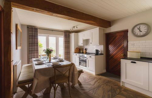 Half Way House, Clappersgate, sleeps 8 - Foto 14