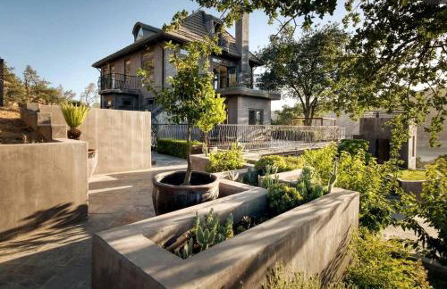 Serene Millerton Lake Villa w/ Panoramic Lake View - Foto 10