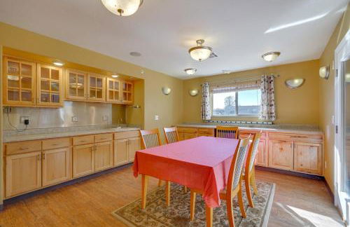 Huge Kitchen and Open Interior Pueblo Group Getaway - Foto 12