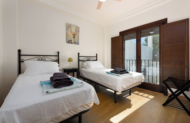 Stylish House, Patio, Pool, Mountains, Stunning White Village, sea 20 Mins Away - Photo 8