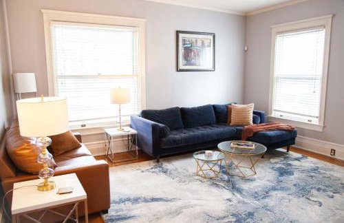 Lakeview on Main Pool Fire Pit and Walkable - Foto 10