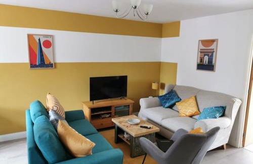 Modern Roomy 3 BR Home Pershore - Foto 1